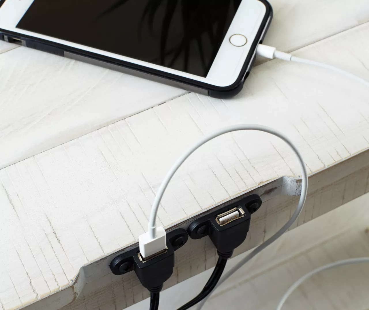 Dannerville Antique White 3-Tier Accent Table With USB Charging 8 Dannerville Antique White 3-Tier Accent Table With USB Charging - Image 6