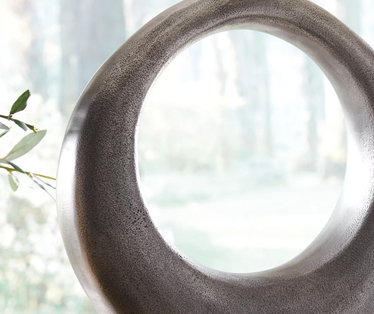 Antique Silver-Finish Saria Modern Table Lamp 5 Antique Silver-Finish Saria Modern Table Lamp - Image 3